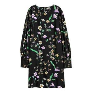 H&M Black Multi Color Lily Print
Flowers Long Sleeve Wide Cuffs
Dress Size 10